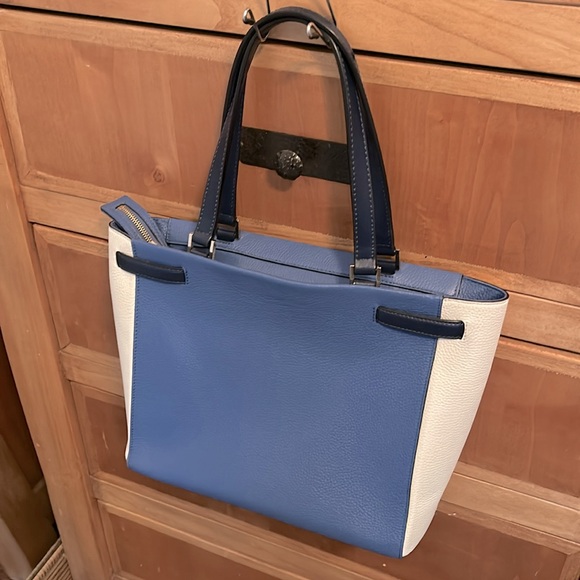 Pebbled Leather Kate Spade Blue/Navy/Creme bag in Great Condition - Picture 3 of 8